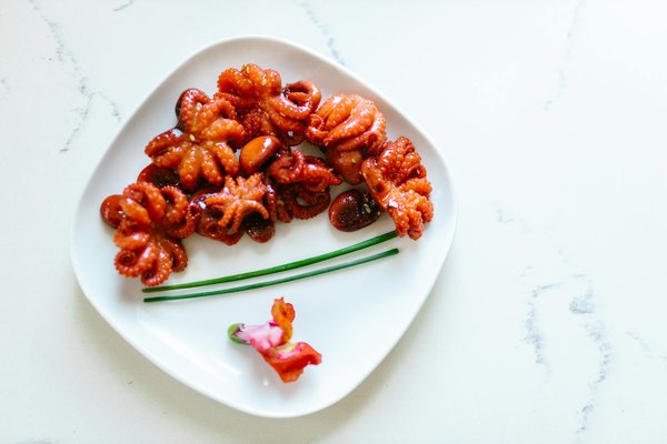 How can drivers in the UK improve their fuel efficiency with simple driving habits?