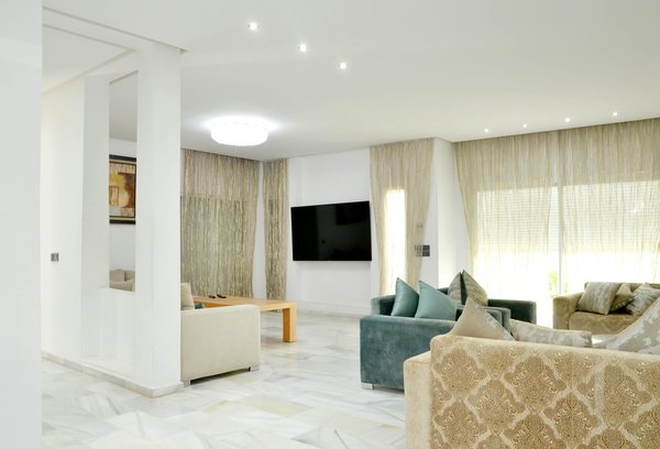 What are the best practices for making a flavorful beef Wellington?